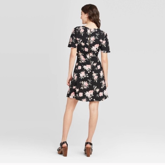 NWT Black and pink floral zippered dress with side bow - Picture 2 of 7